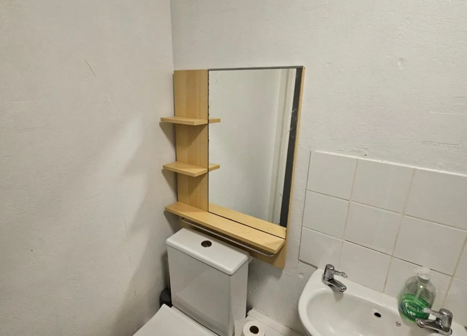 1 Bedroom Apartment In Poole 0*,